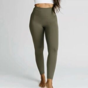 ZYIA ACTIVE OLIVE VIBRATION LIGHT N TIGHT LEGGINGS WOMENS SIZE 2 HI-RISE 7/8